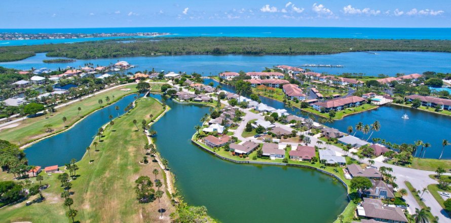 Condo in Stuart, Florida, 2 bedrooms  № 1207489