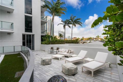 Condo in Miami Beach, Florida, 2 bedrooms  № 1209423 - photo 17