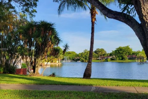 Adosado en venta en Miami Lakes, Florida, 2 dormitorios, 134.24 m2 № 1282552 - foto 4