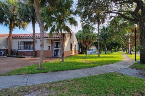 Adosado en venta en Miami Lakes, Florida, 2 dormitorios, 134.24 m2 № 1282552 - foto 2