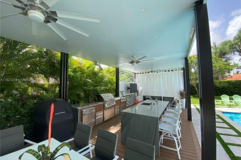 House in Miami, Florida 4 bedrooms, 281.03 sq.m. № 1282508 - photo 6