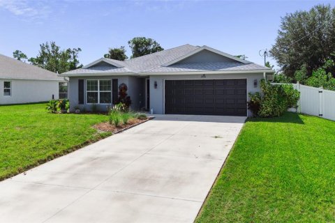 House in Cape Coral, Florida 3 bedrooms, 144.09 sq.m. № 1392642 - photo 1