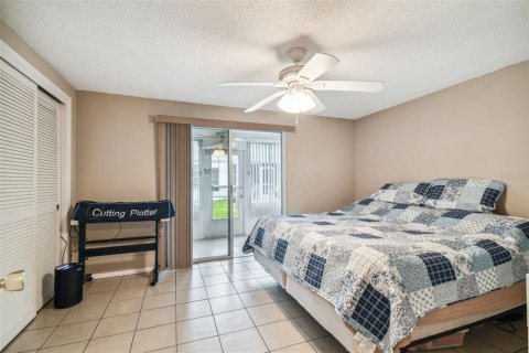 Condo in New Port Richey, Florida, 1 bedroom  № 962686 - photo 14