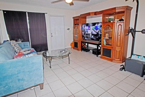Immobilier commercial à vendre à Jensen Beach, Floride: 99.68 m2 № 853972 - photo 5