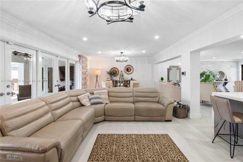 Villa ou maison à vendre à Hialeah, Floride: 4 chambres, 230.21 m2 № 1306144 - photo 10