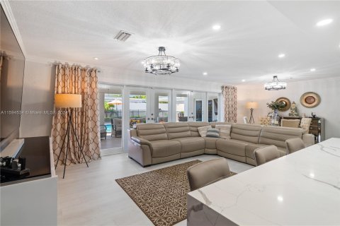 Villa ou maison à vendre à Hialeah, Floride: 4 chambres, 230.21 m2 № 1306144 - photo 9