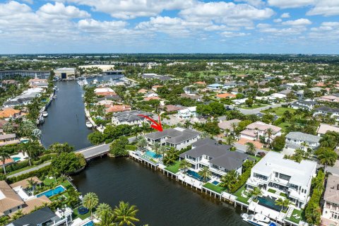 House in Boca Raton, Florida 5 bedrooms, 846.9 sq.m. № 927673 - photo 1