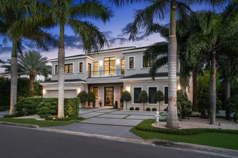 House in Boca Raton, Florida 5 bedrooms, 846.9 sq.m. № 927673 - photo 17