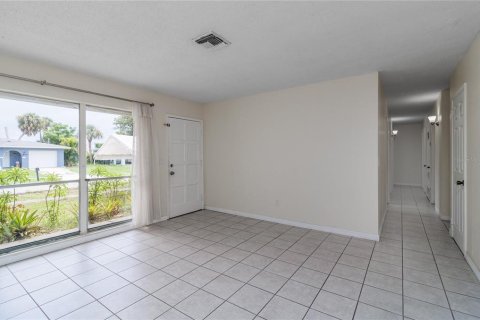 House in North Port, Florida 4 bedrooms, 141.12 sq.m. № 1301723 - photo 4