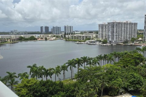 Condo in Aventura, Florida, 2 bedrooms  № 1328291 - photo 10