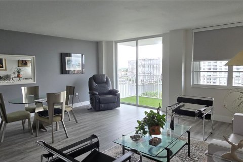 Condo in Aventura, Florida, 2 bedrooms  № 1328291 - photo 3