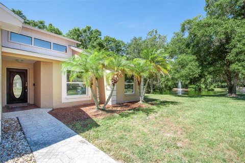 House in Tampa, Florida 3 bedrooms, 150.97 sq.m. № 1358376 - photo 2