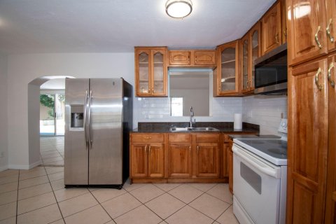 Casa en venta en Lehigh Acres, Florida, 3 dormitorios, 145.86 m2 № 1142389 - foto 29