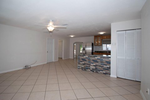 Casa en venta en Lehigh Acres, Florida, 3 dormitorios, 145.86 m2 № 1142389 - foto 21