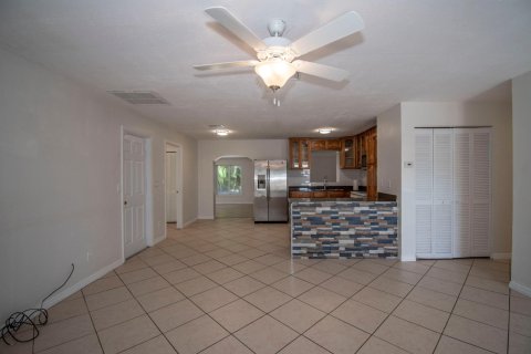 Casa en venta en Lehigh Acres, Florida, 3 dormitorios, 145.86 m2 № 1142389 - foto 27