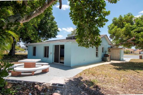 Villa ou maison à vendre à Lehigh Acres, Floride: 3 chambres, 145.86 m2 № 1142389 - photo 10