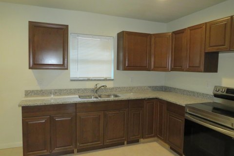 House in West Palm Beach, Florida 4 bedrooms, 165.92 sq.m. № 720961 - photo 9