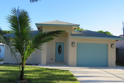 House in West Palm Beach, Florida 4 bedrooms, 165.92 sq.m. № 720961 - photo 11