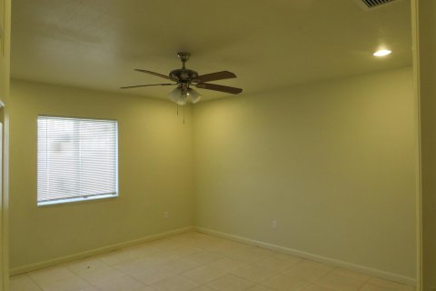 House in West Palm Beach, Florida 4 bedrooms, 165.92 sq.m. № 720961 - photo 3