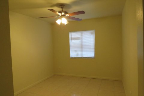 House in West Palm Beach, Florida 4 bedrooms, 165.92 sq.m. № 720961 - photo 4