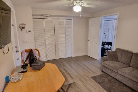 Immobilier commercial à vendre à Miami, Floride: 206.8 m2 № 1146774 - photo 6