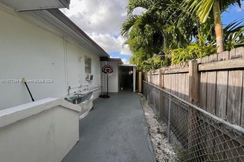 Immobilier commercial à vendre à Miami, Floride: 206.8 m2 № 1146774 - photo 9