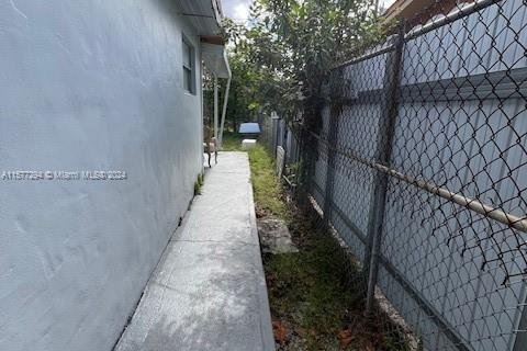 Commercial property in Miami, Florida 206.8 sq.m. № 1146774 - photo 16