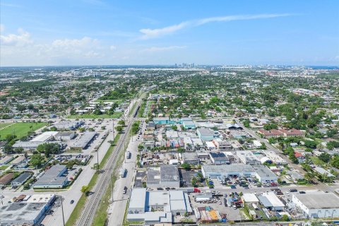 Propiedad comercial en venta en Hollywood, Florida № 924833 - foto 27