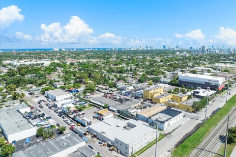 Propiedad comercial en venta en Hollywood, Florida № 924833 - foto 16