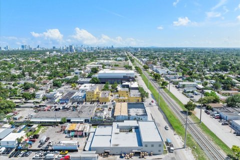 Propiedad comercial en venta en Hollywood, Florida № 924833 - foto 15