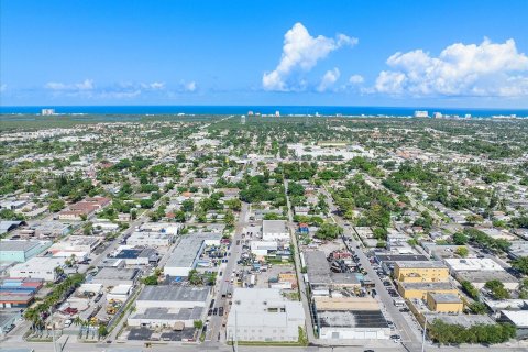 Propiedad comercial en venta en Hollywood, Florida № 924833 - foto 25