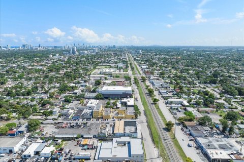 Propiedad comercial en venta en Hollywood, Florida № 924833 - foto 23