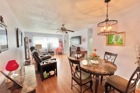 Casa en venta en Pinellas Park, Florida, 1 dormitorio, 83.8 m2 № 1016321 - foto 30