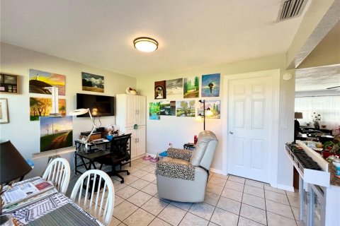 Casa en venta en Pinellas Park, Florida, 1 dormitorio, 83.8 m2 № 1016321 - foto 20