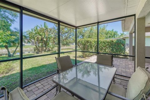 Villa ou maison à vendre à Sarasota, Floride: 2 chambres, 132.48 m2 № 1133245 - photo 25