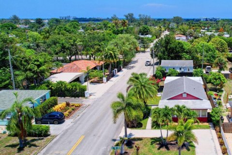 House in Lake Worth, Florida 3 bedrooms, 111.48 sq.m. № 1207840 - photo 2