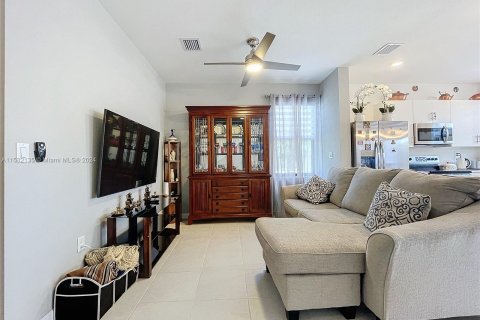 Townhouse in Homestead, Florida 3 bedrooms, 123.37 sq.m. № 1168429 - photo 5