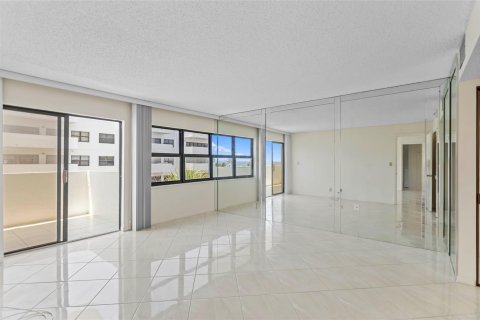 Condo in Deerfield Beach, Florida, 2 bedrooms  № 1168480 - photo 29