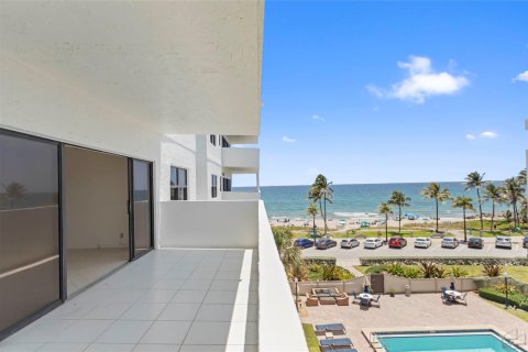 Condo in Deerfield Beach, Florida, 2 bedrooms  № 1168480 - photo 17