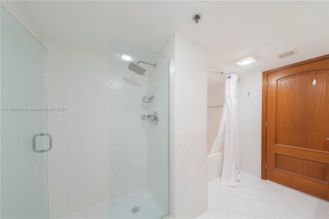 Condo in Key Biscayne, Florida, 2 bedrooms  № 1168430 - photo 25