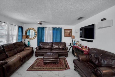 Купить виллу или дом в Помпано-Бич, Флорида 2 спальни, 88.26м2, № 1136420 - фото 13