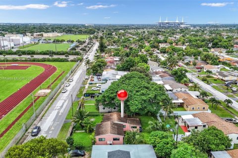 House in Miami Gardens, Florida 3 bedrooms, 142.14 sq.m. № 1377508 - photo 29