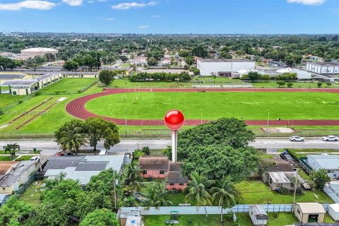 House in Miami Gardens, Florida 3 bedrooms, 142.14 sq.m. № 1377508 - photo 30