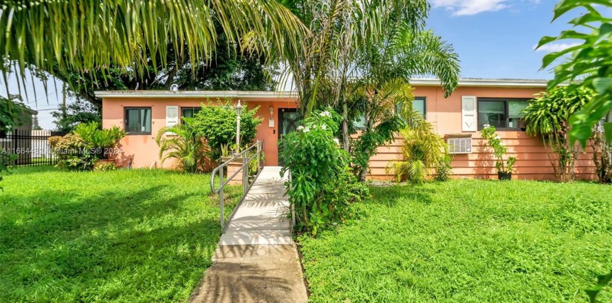 Villa ou maison à Miami Gardens, Floride 3 chambres, 142.14 m2 № 1377508