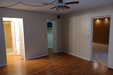 Condo in Lauderhill, Florida, 2 bedrooms  № 930098 - photo 23