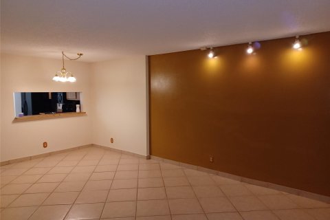 Condominio en venta en Lauderhill, Florida, 2 dormitorios, 92.9 m2 № 930098 - foto 18