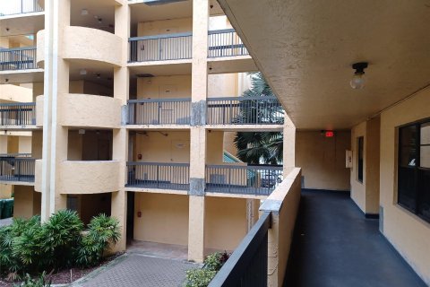 Condominio en venta en Lauderhill, Florida, 2 dormitorios, 92.9 m2 № 930098 - foto 8