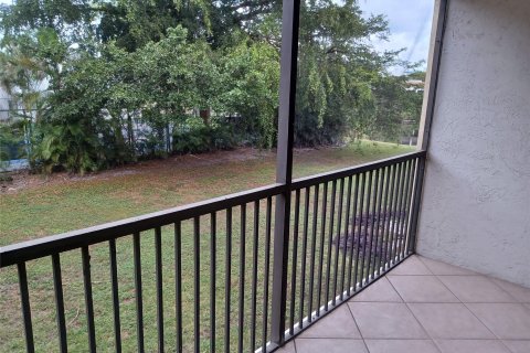 Condo in Lauderhill, Florida, 2 bedrooms  № 930098 - photo 16