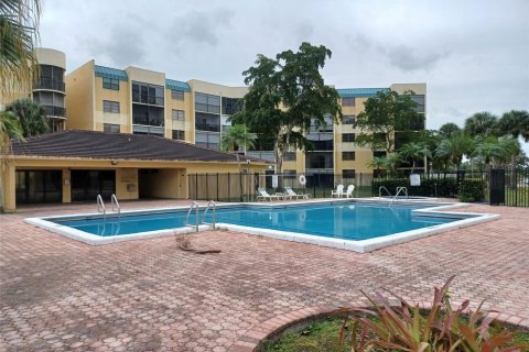 Condominio en venta en Lauderhill, Florida, 2 dormitorios, 92.9 m2 № 930098 - foto 4