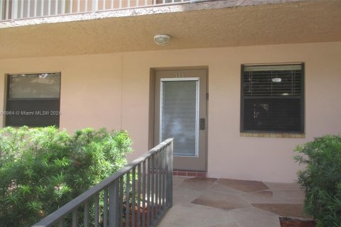 Condo in Sunrise, Florida, 2 bedrooms  № 1228897 - photo 4